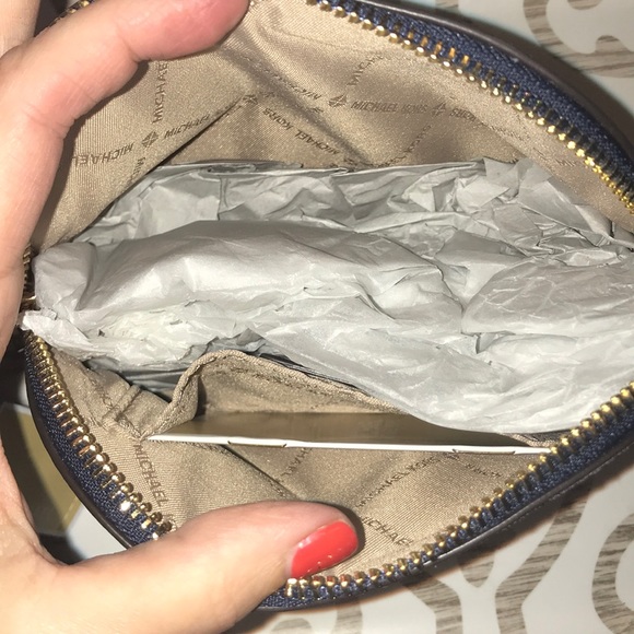 Michael Kors Lg Travel Pouch Cosmetic Case NWT - Picture 4 of 4